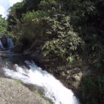 Pucuk waterval en Kembar/Twin waterval (op de achtergrond)